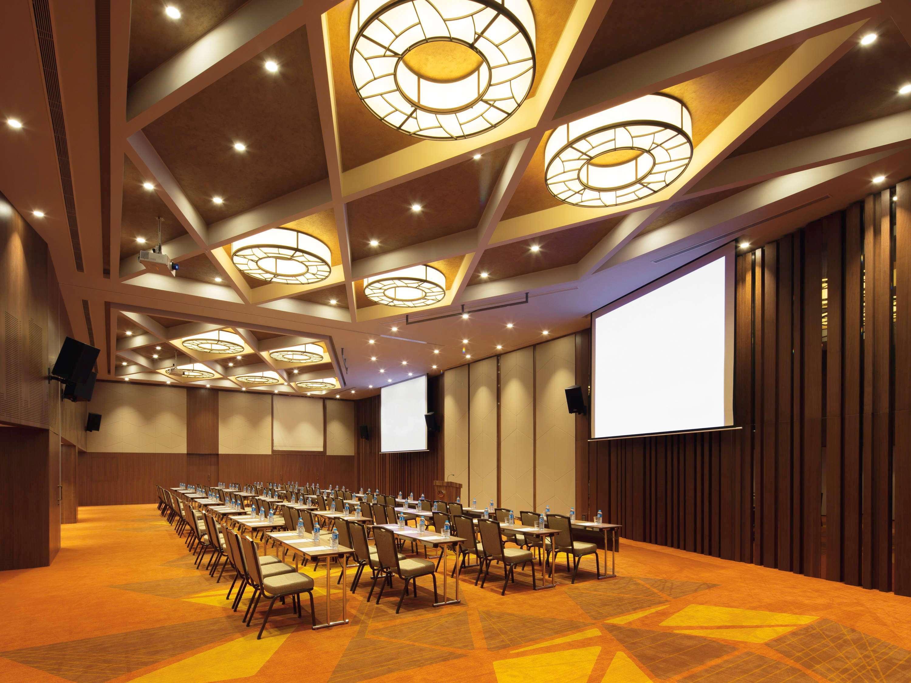 מלון Moevenpick Golden Horn 5*