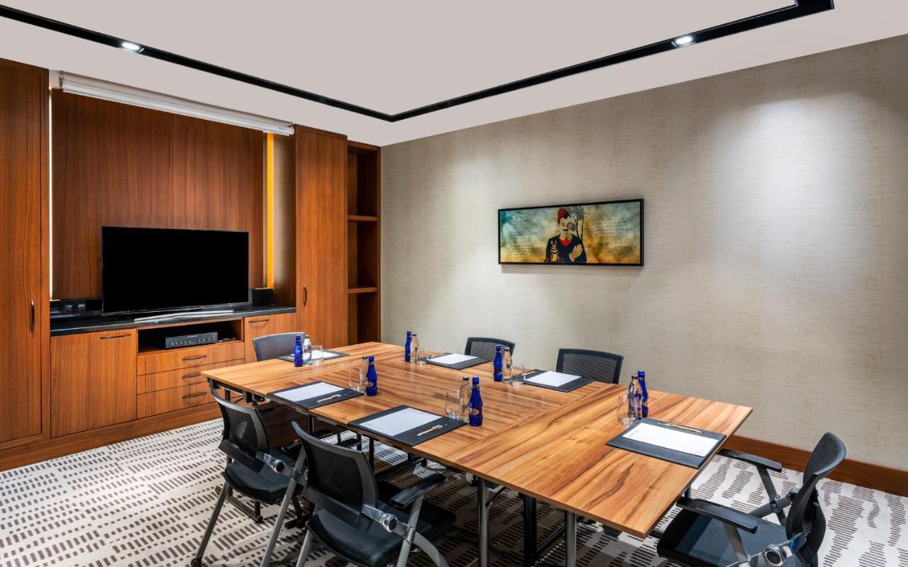 מלון Moevenpick Golden Horn 5*