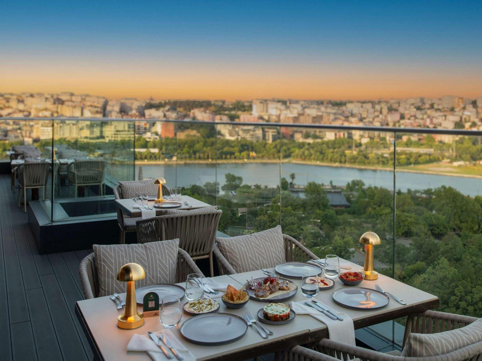 מלון Moevenpick Golden Horn 5*